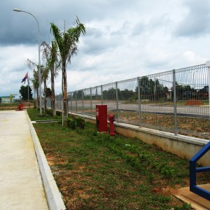 PVC Coated 6 Foot Triangular Bending Wire Mesh Fence Wall used in prison